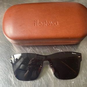 illesteva Sun Glasses
